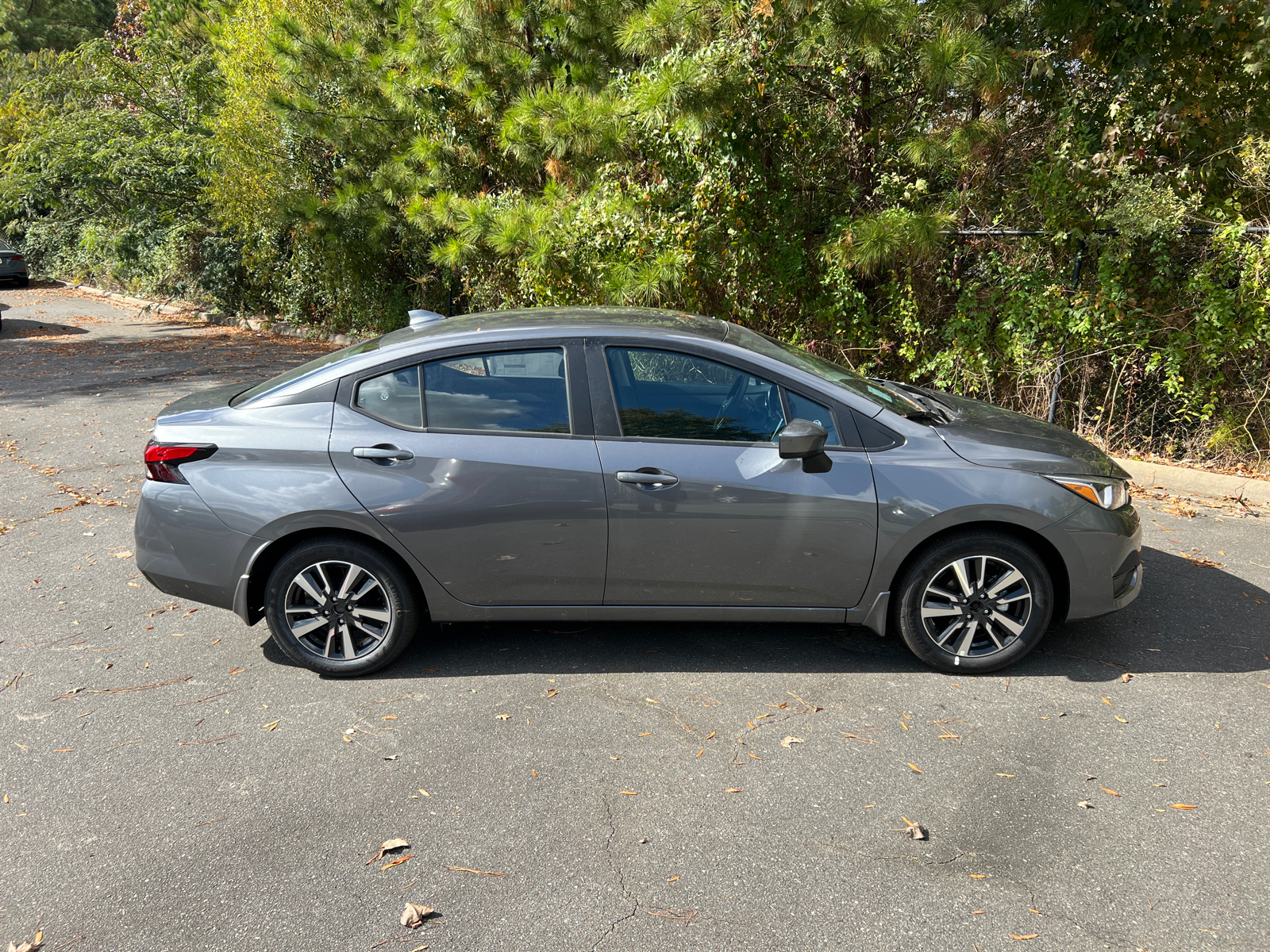 2024 Nissan Versa 1.6 SV 11