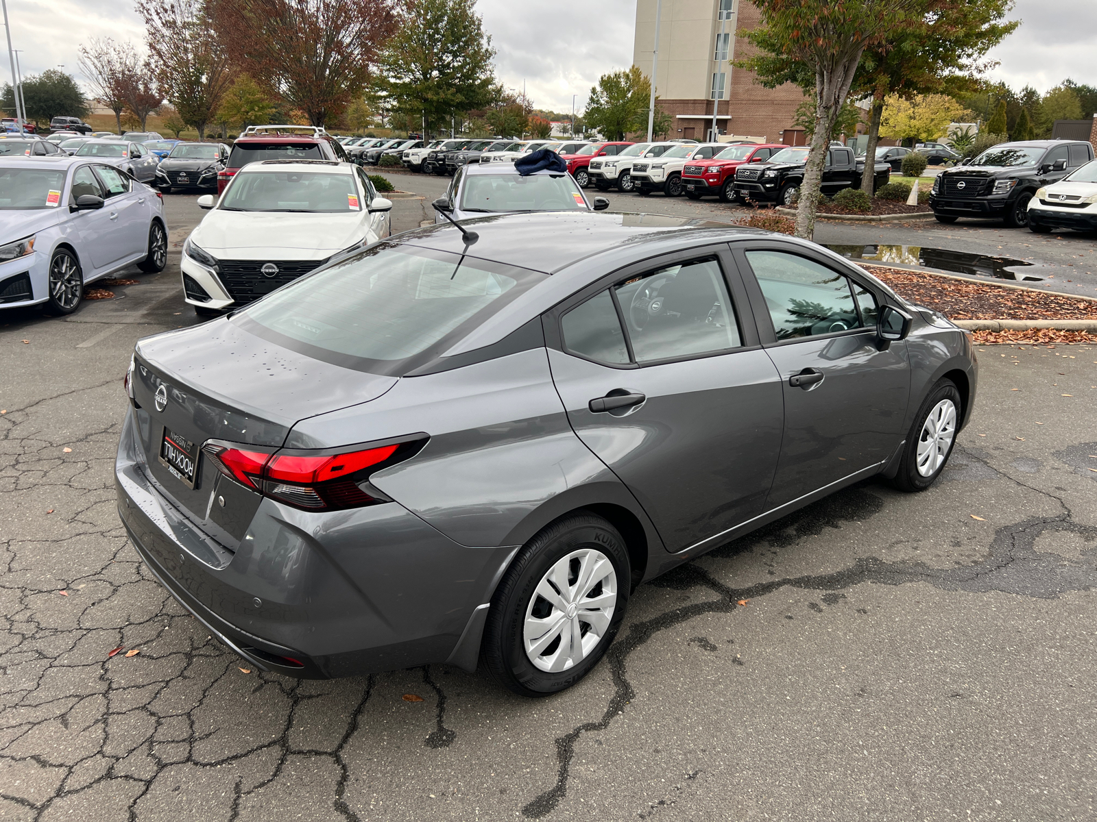 2024 Nissan Versa 1.6 S 10