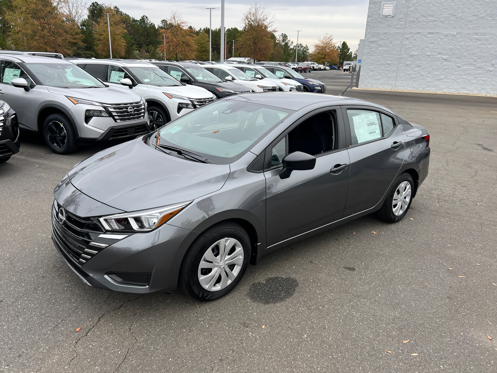 2024 Nissan Versa 1.6 S 4