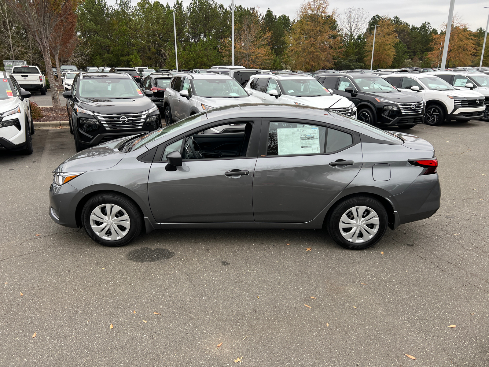 2024 Nissan Versa 1.6 S 5