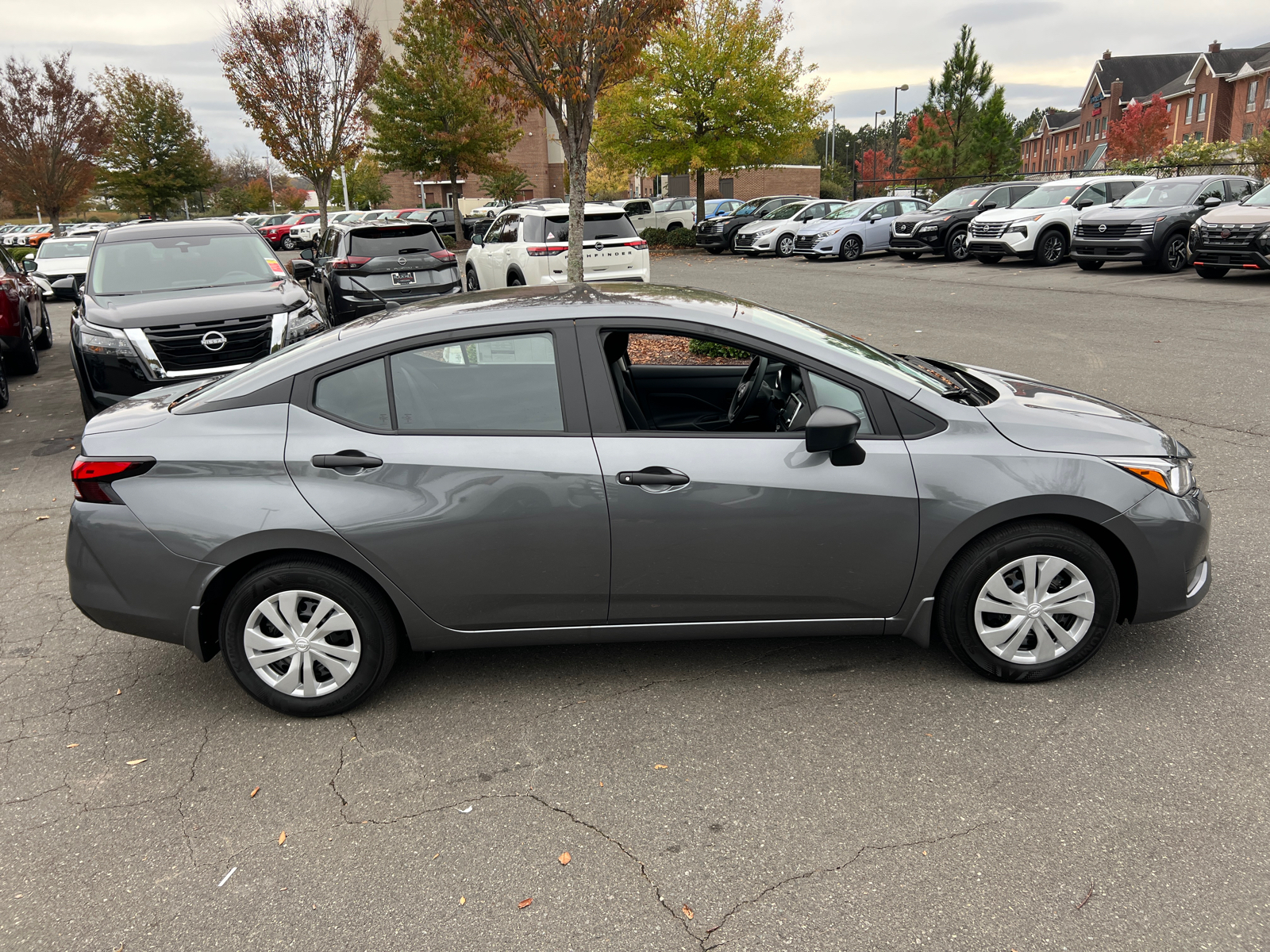 2024 Nissan Versa 1.6 S 11