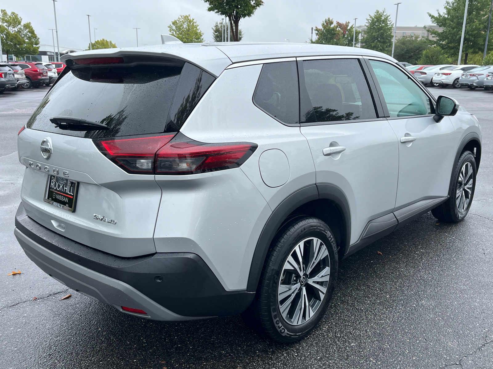 2021 Nissan Rogue SV 10