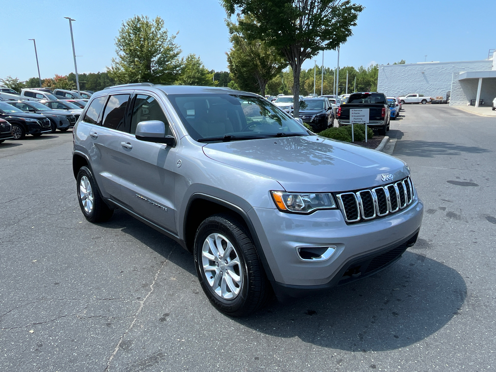 2021 Jeep Grand Cherokee Laredo E 1