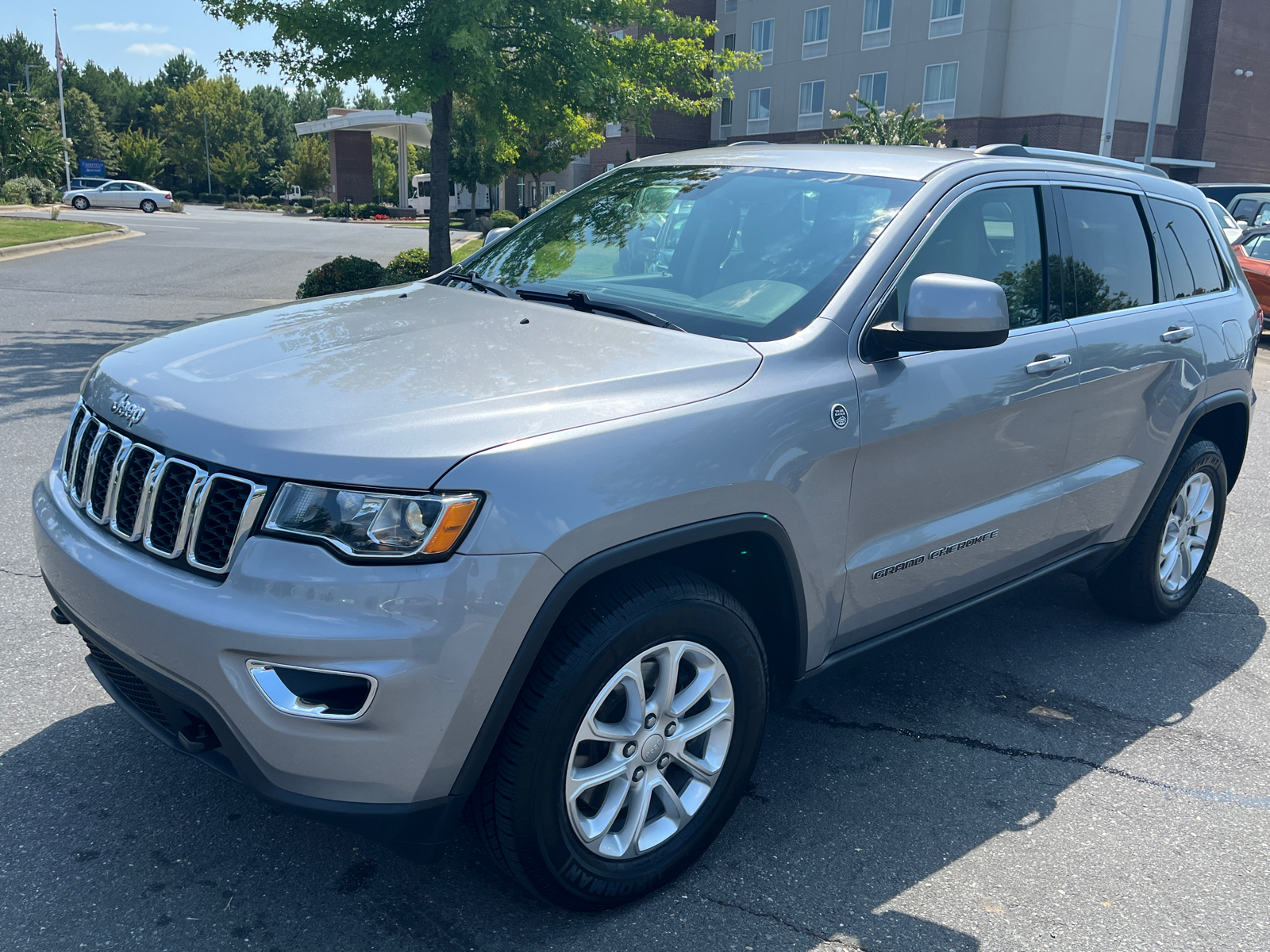 2021 Jeep Grand Cherokee Laredo E 4