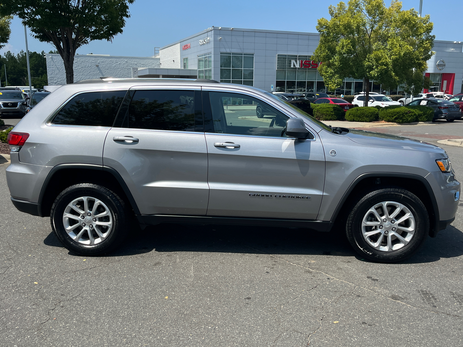 2021 Jeep Grand Cherokee Laredo E 11