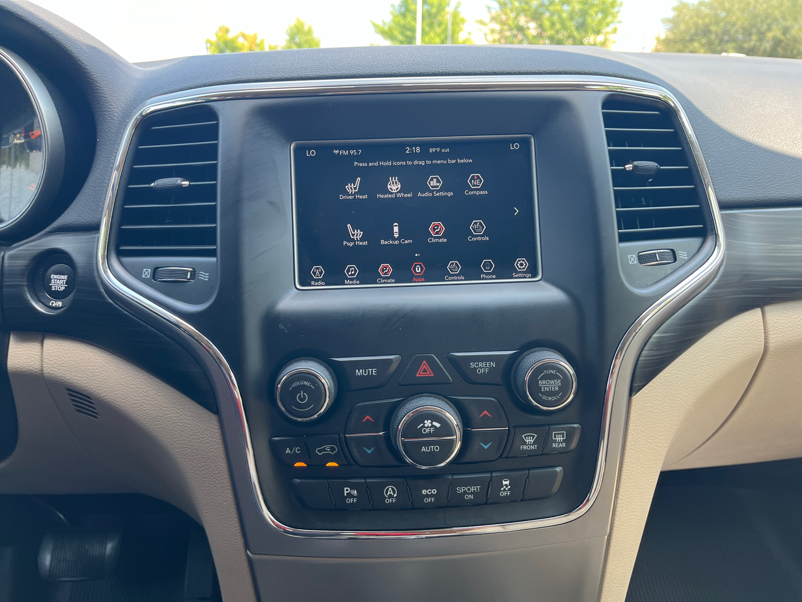 2021 Jeep Grand Cherokee Laredo E 29