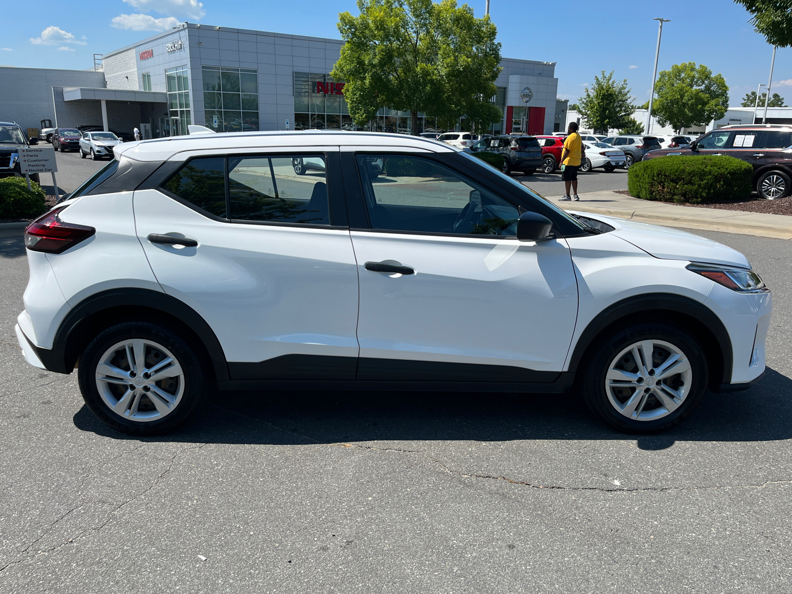 2021 Nissan Kicks S 11