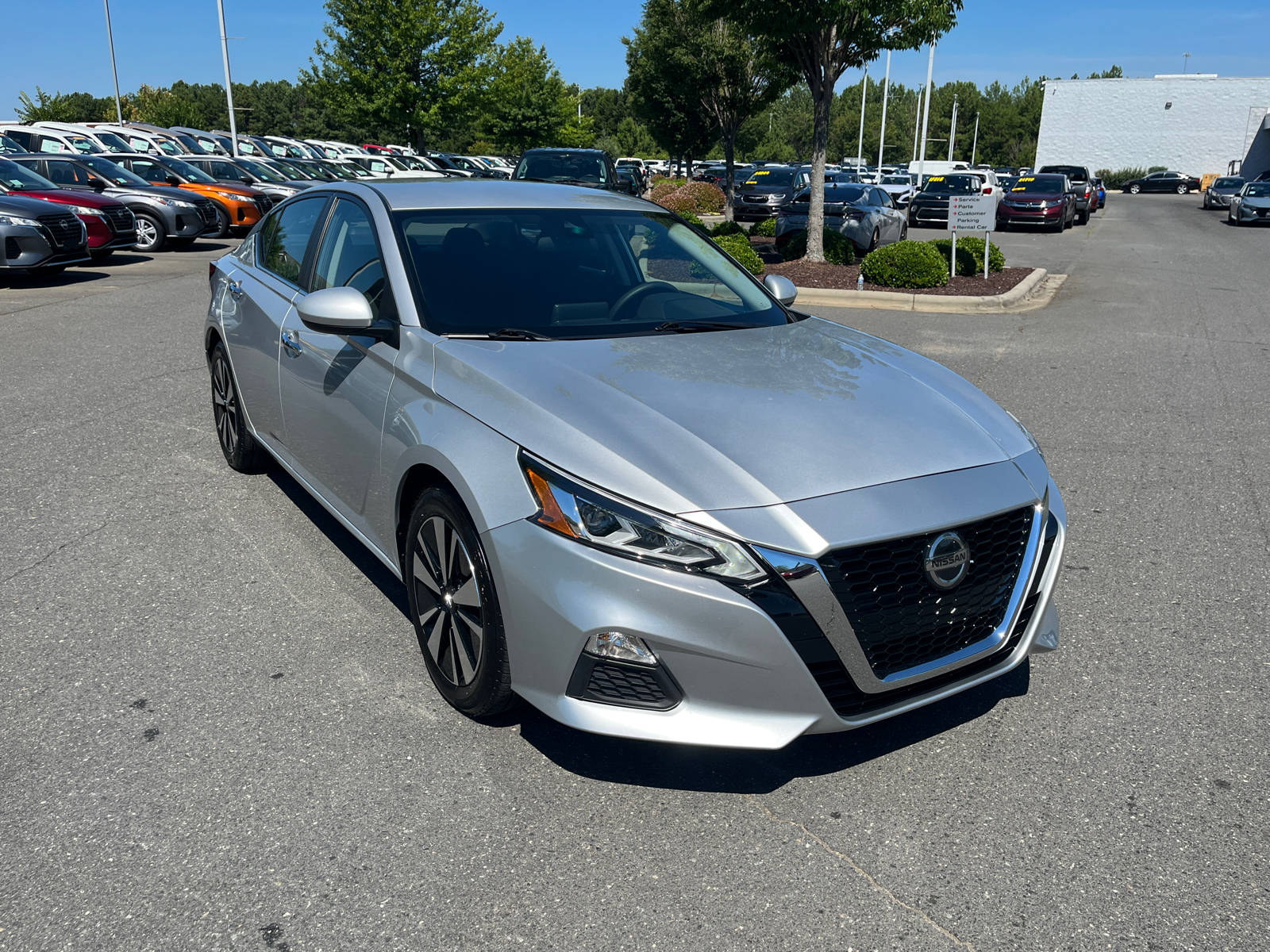 2021 Nissan Altima 2.5 SV 1