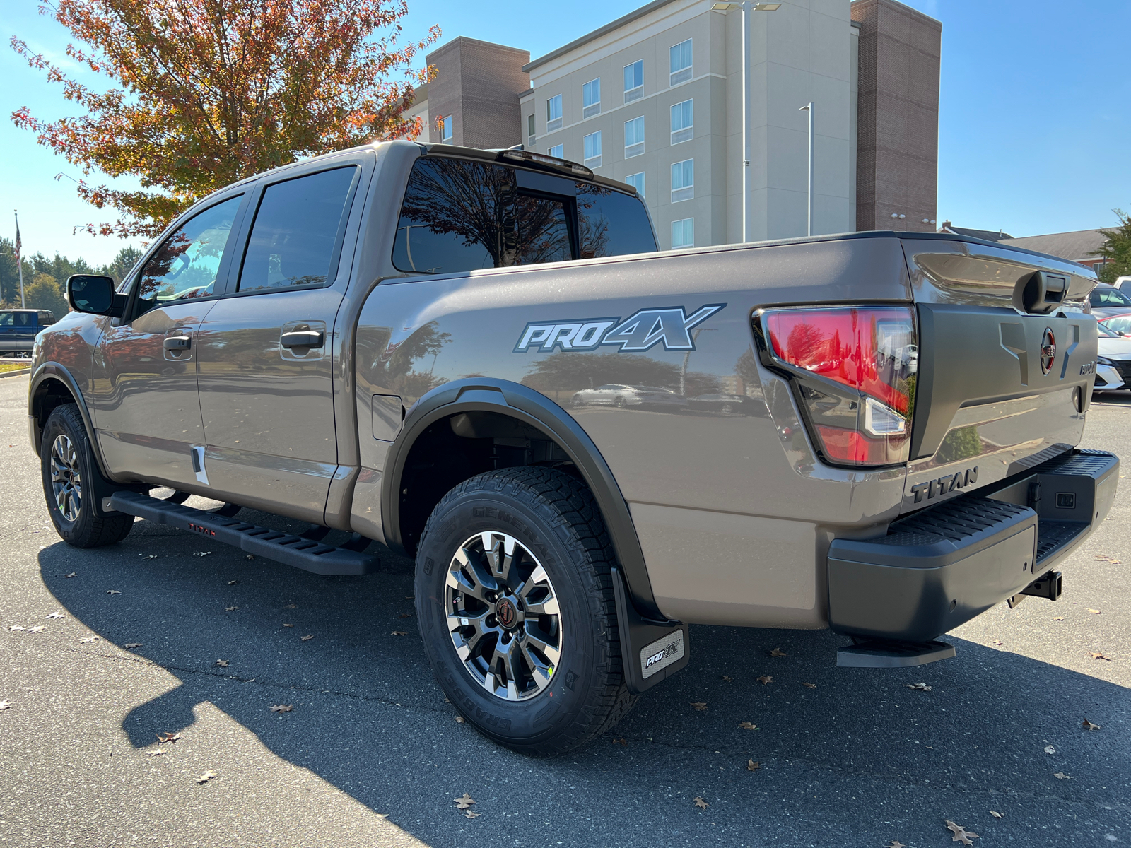 2024 Nissan Titan PRO-4X 7