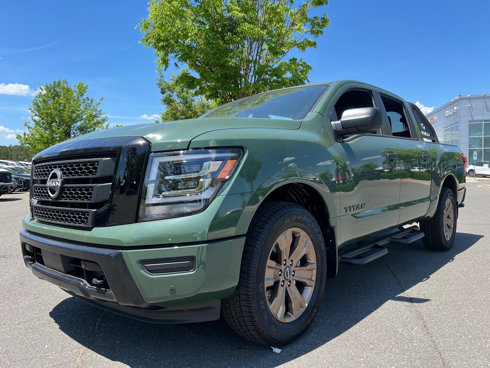 2024 Nissan Titan SV 4