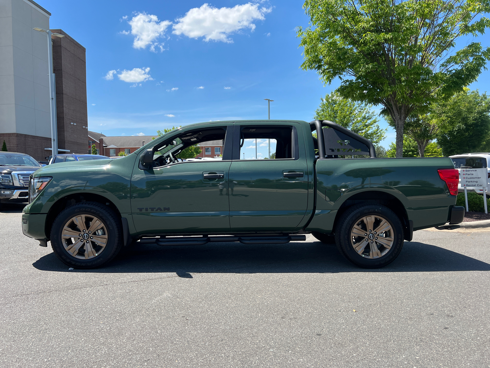 2024 Nissan Titan SV 5