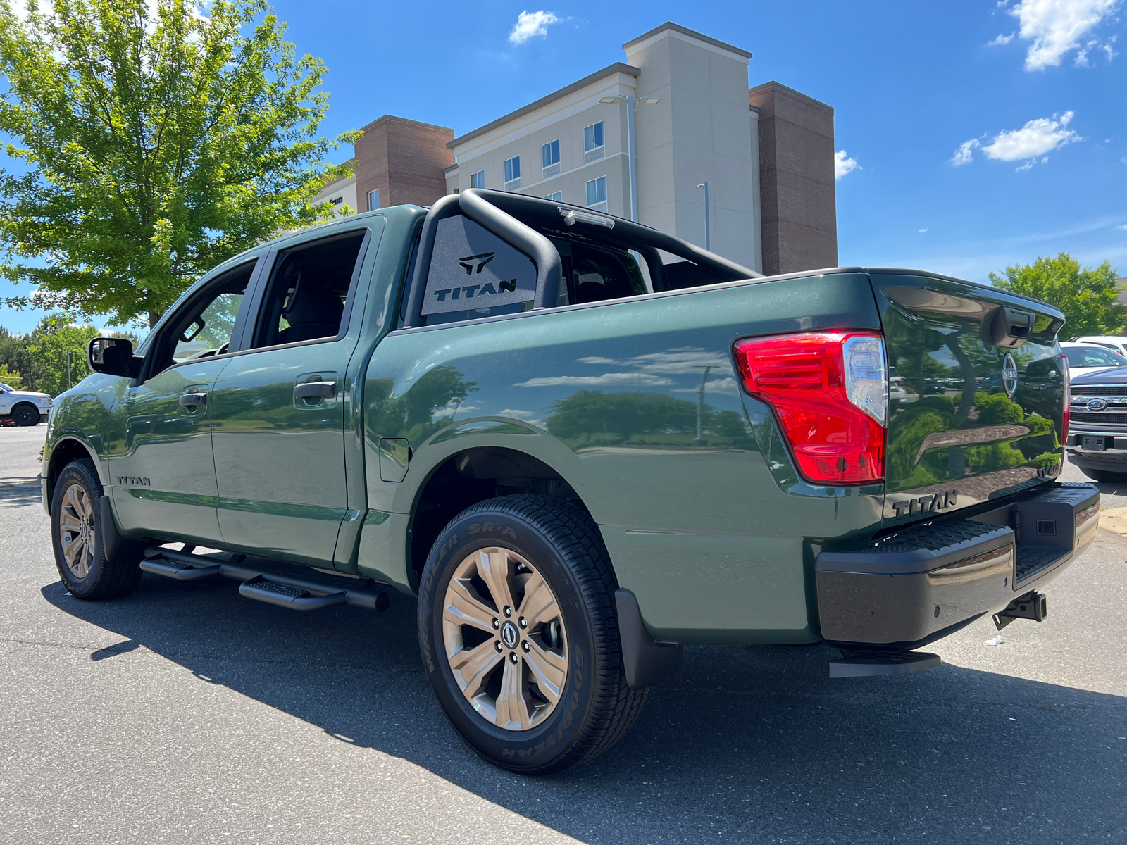 2024 Nissan Titan SV 7