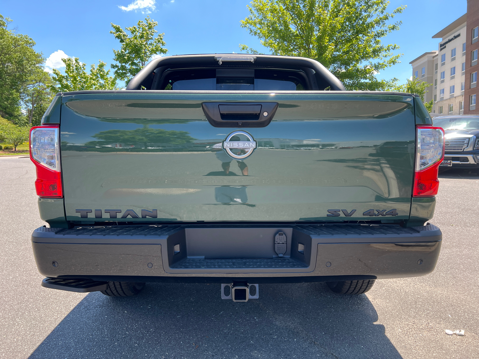 2024 Nissan Titan SV 8