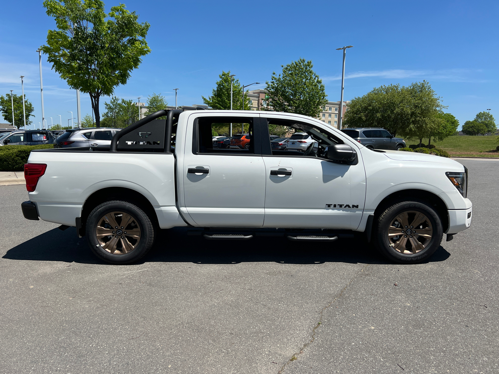 2024 Nissan Titan SV 11