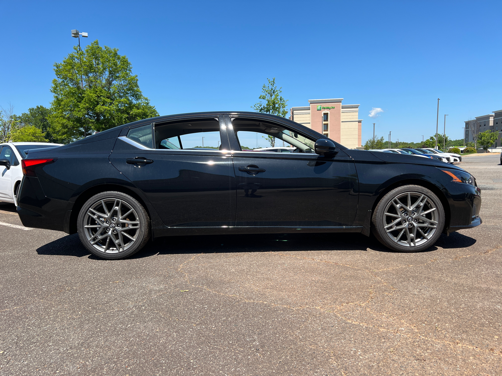 2024 Nissan Altima 2.0 SR 11