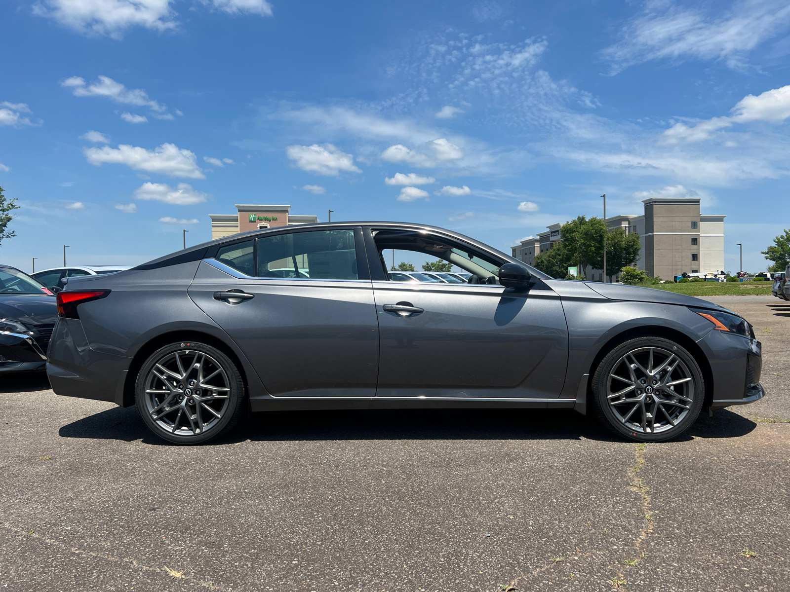 2024 Nissan Altima 2.0 SR 11