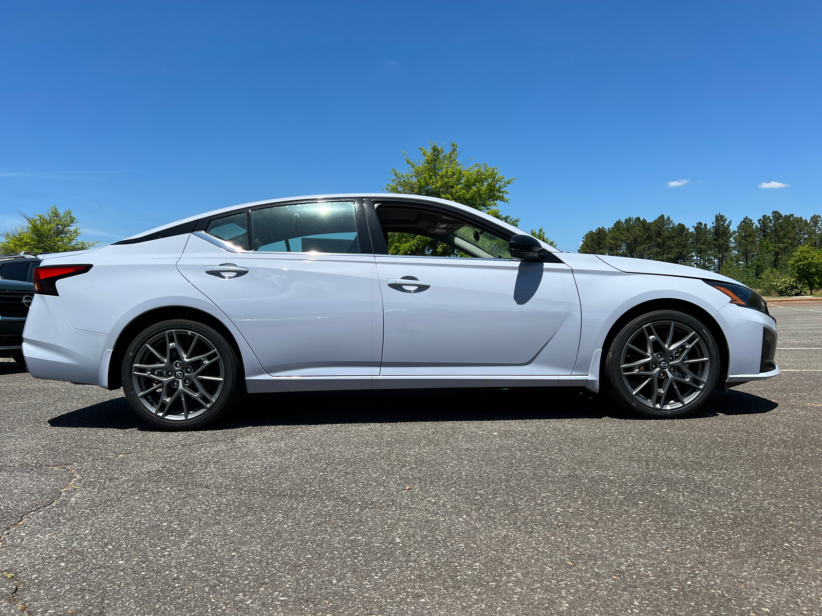 2024 Nissan Altima 2.0 SR 11