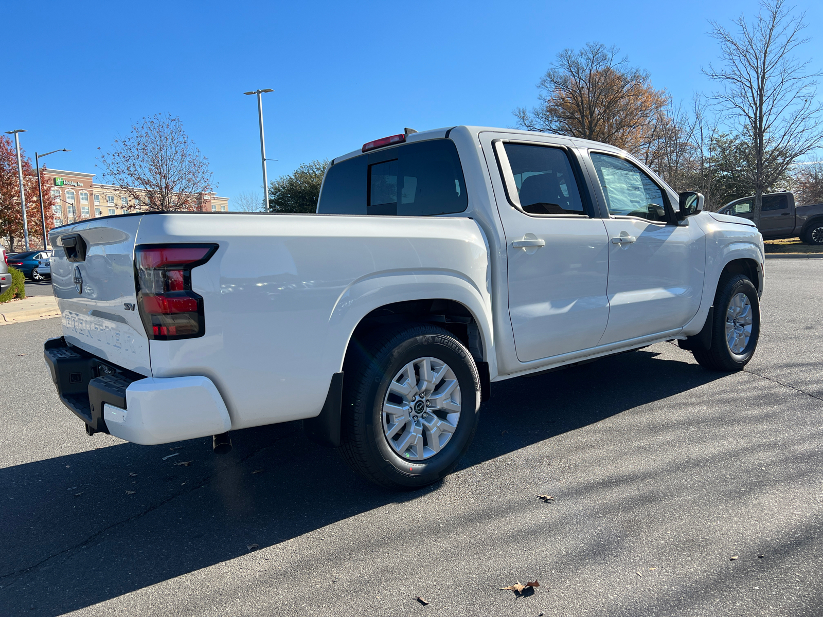 2024 Nissan Frontier SV 10