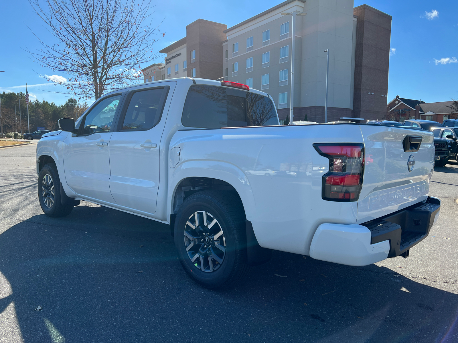 2024 Nissan Frontier SL 7