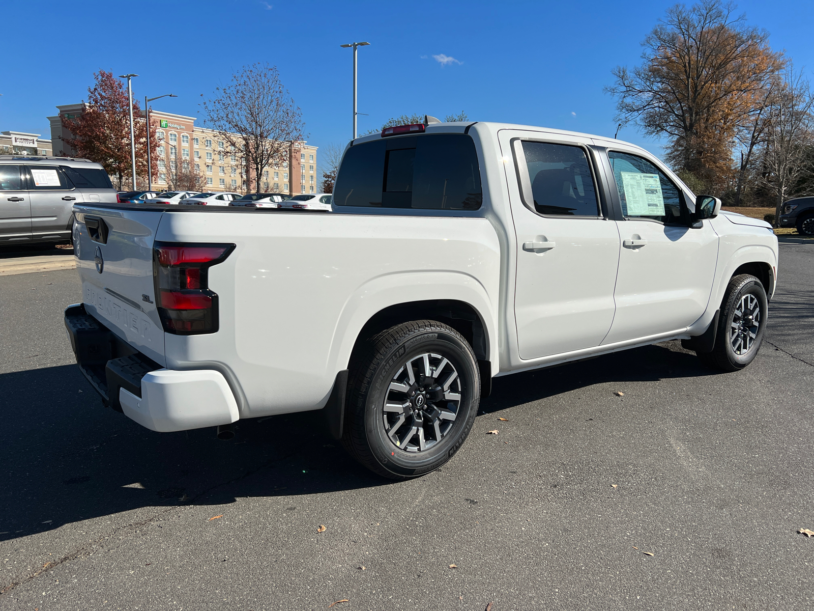 2024 Nissan Frontier SL 10