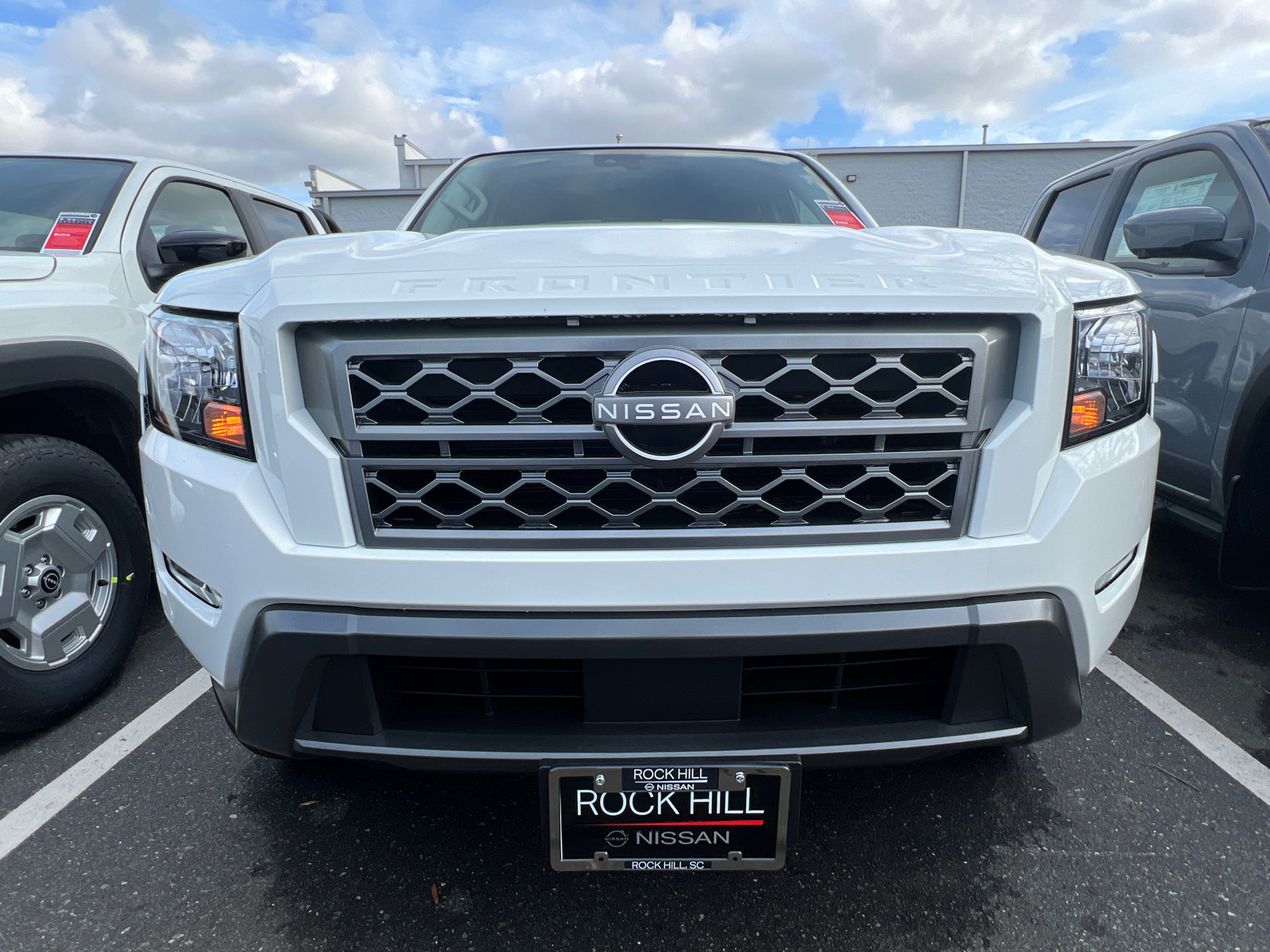 2024 Nissan Frontier SV 2