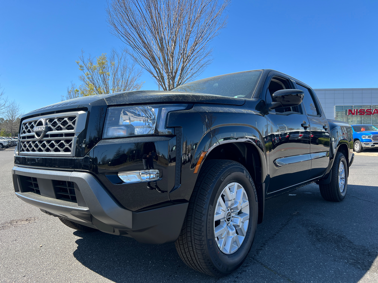 2024 Nissan Frontier SV 4