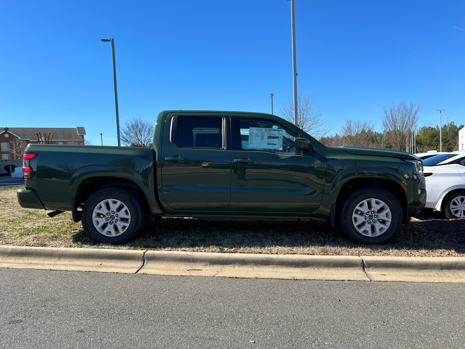 2024 Nissan Frontier SV 10