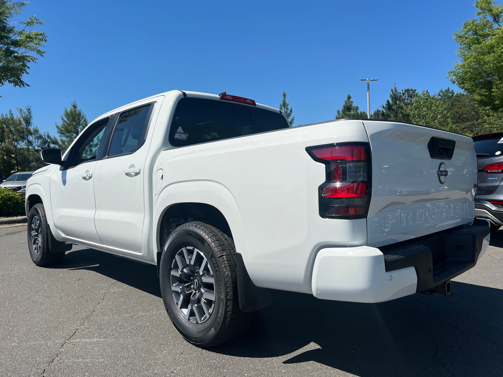 2024 Nissan Frontier SL 7