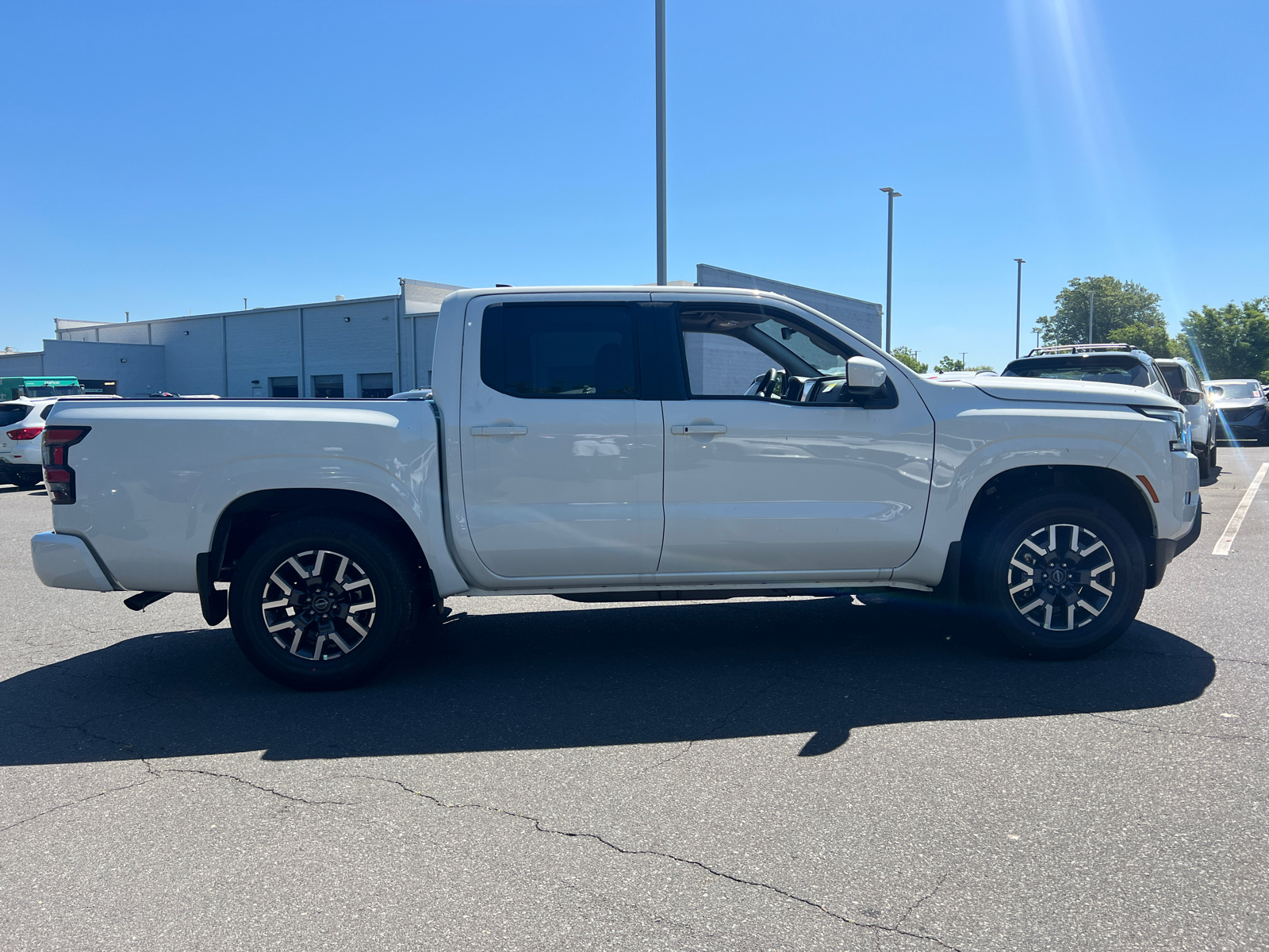 2024 Nissan Frontier SL 11