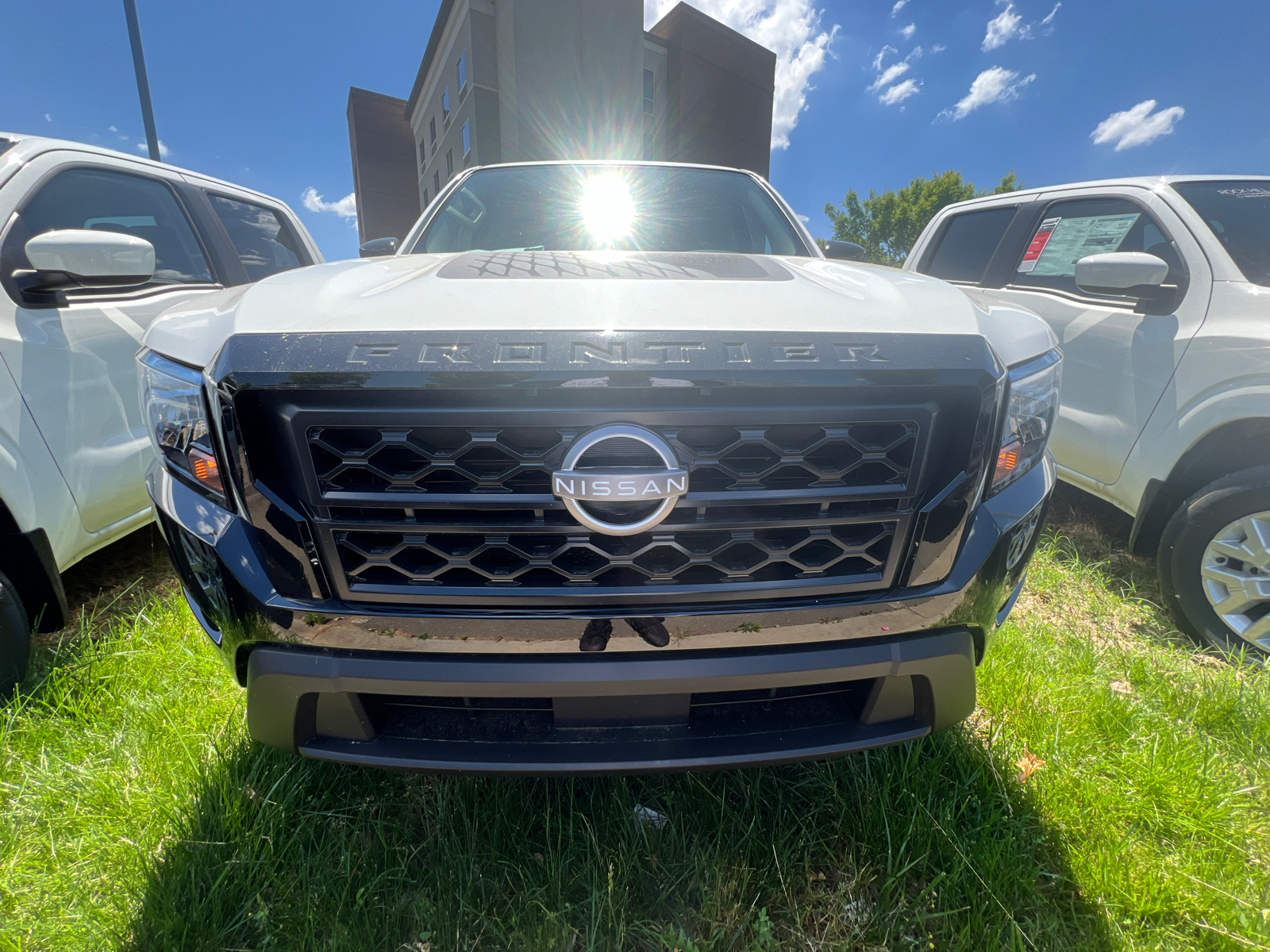 2024 Nissan Frontier SV 2