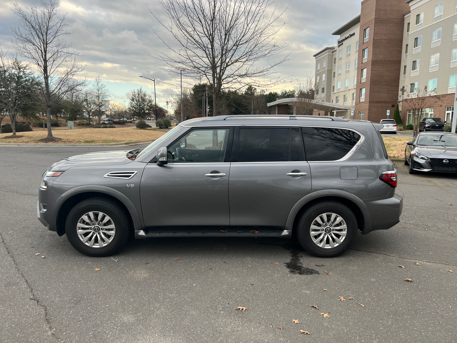 2022 Nissan Armada SV 5