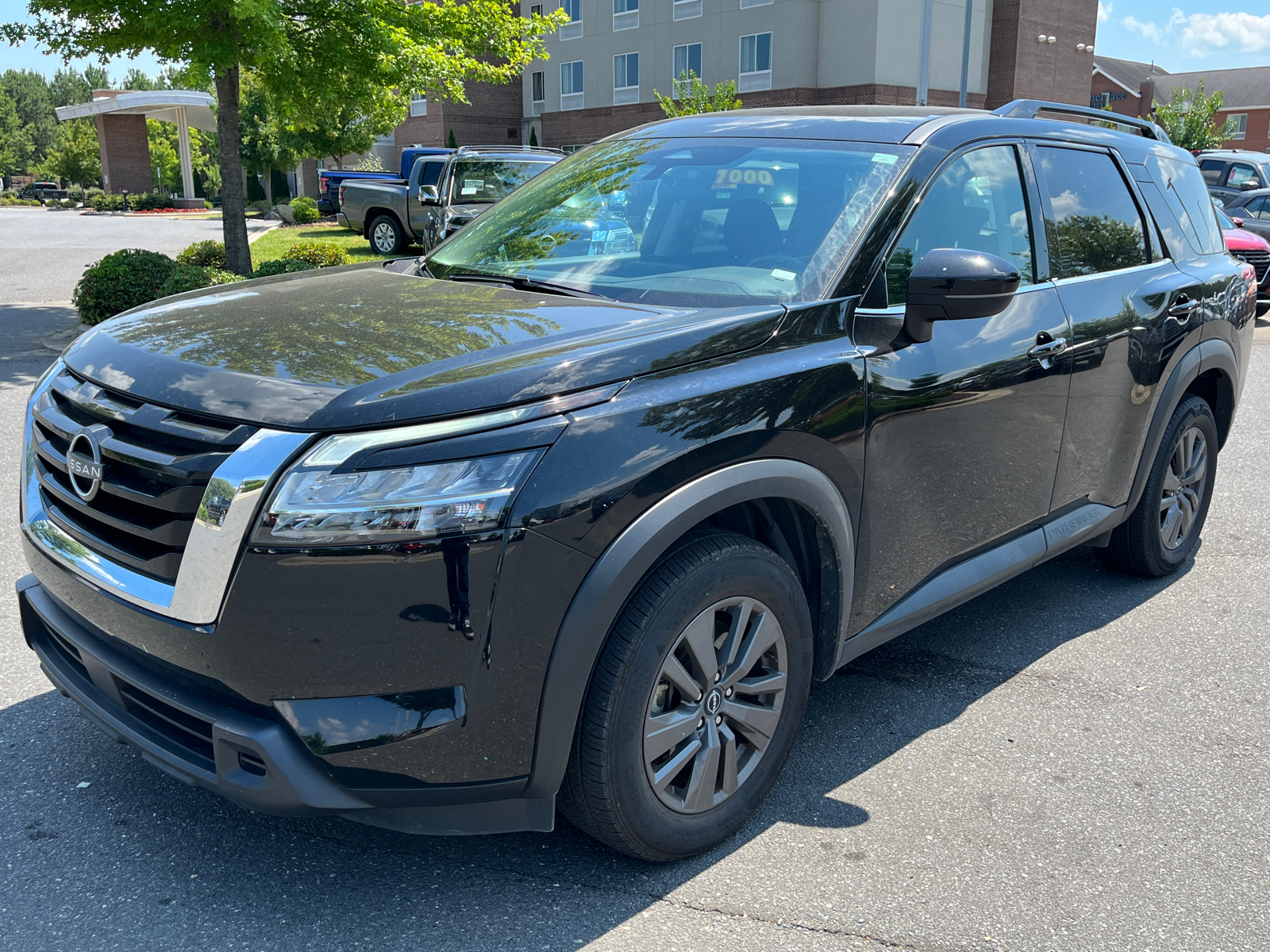 2022 Nissan Pathfinder SV 4