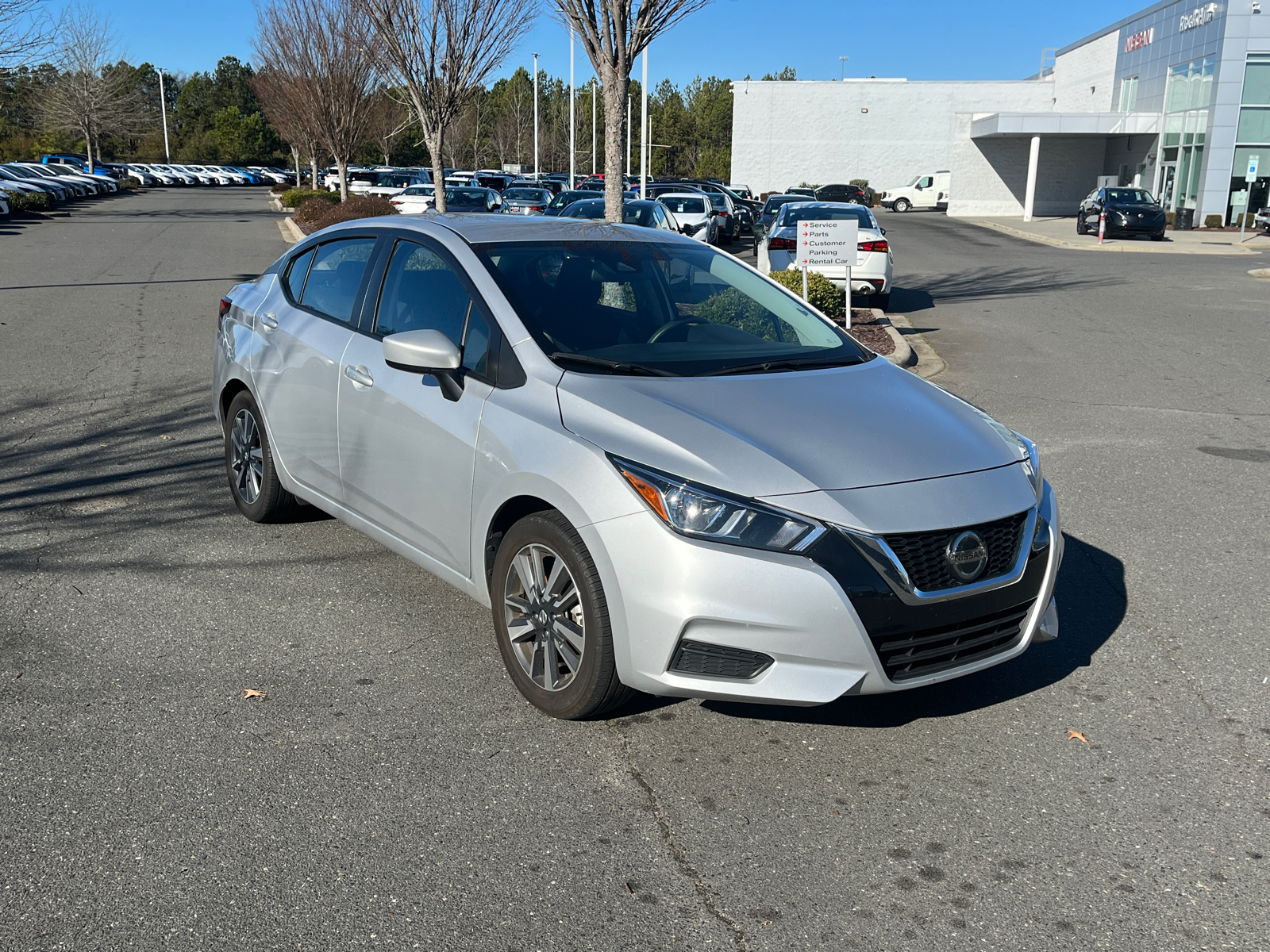 2022 Nissan Versa 1.6 SV 1