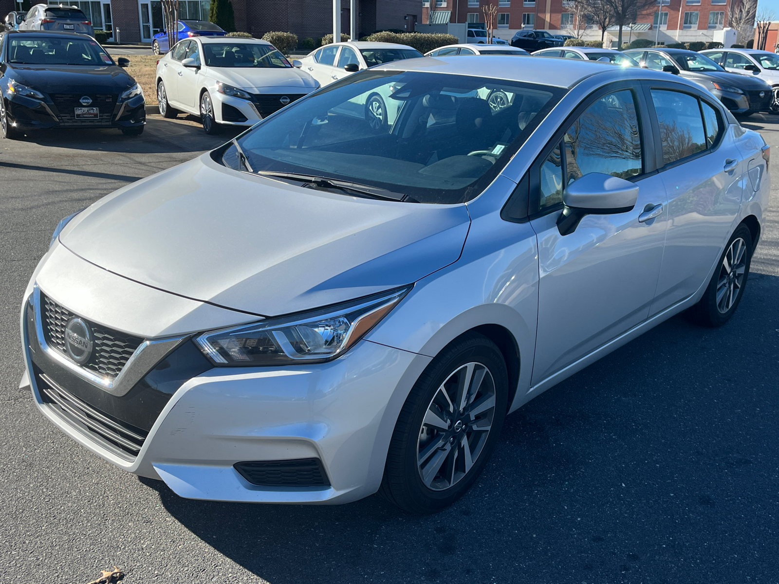 2022 Nissan Versa 1.6 SV 4