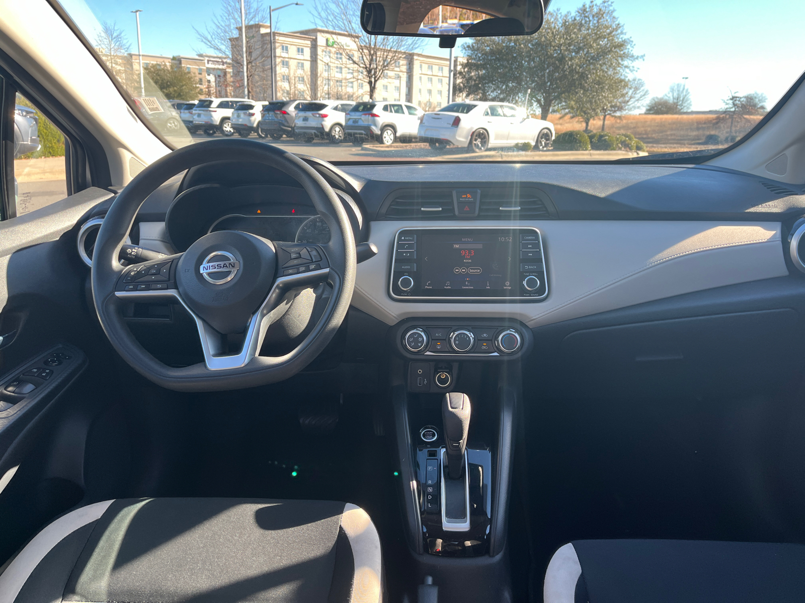 2022 Nissan Versa 1.6 SV 32