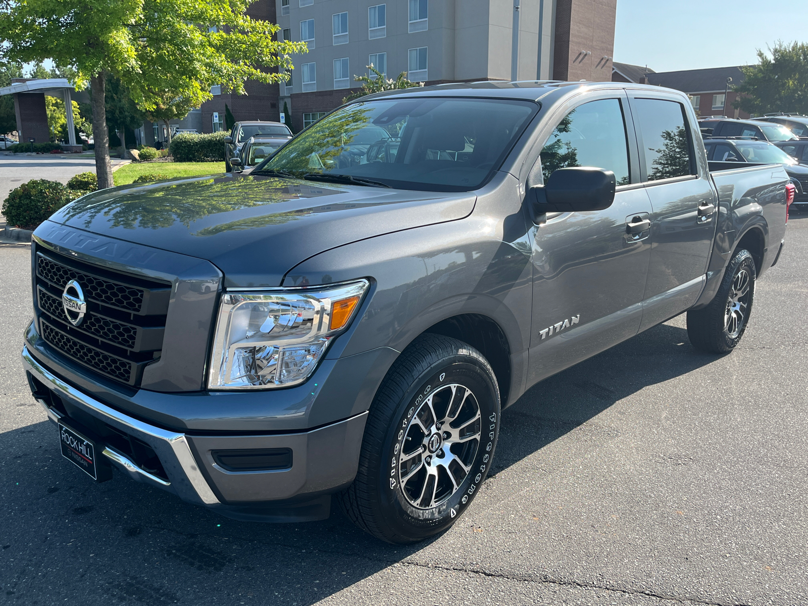 2022 Nissan Titan SV 4