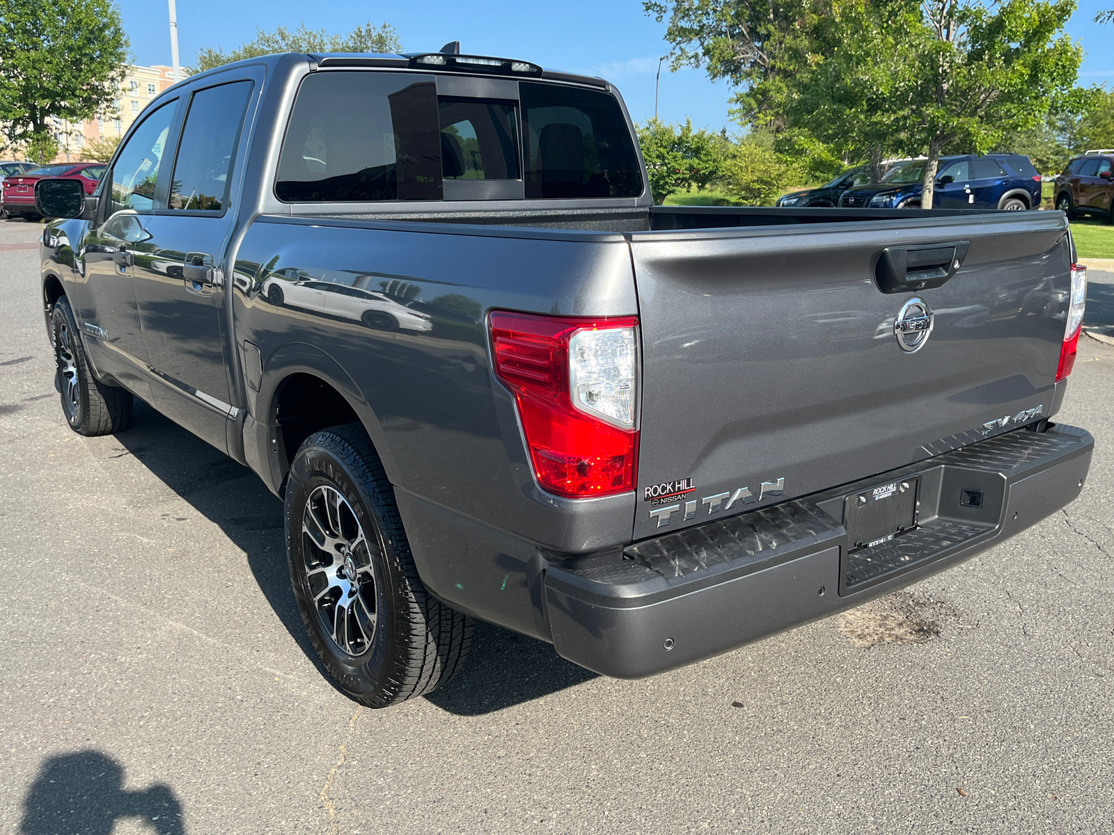 2022 Nissan Titan SV 7