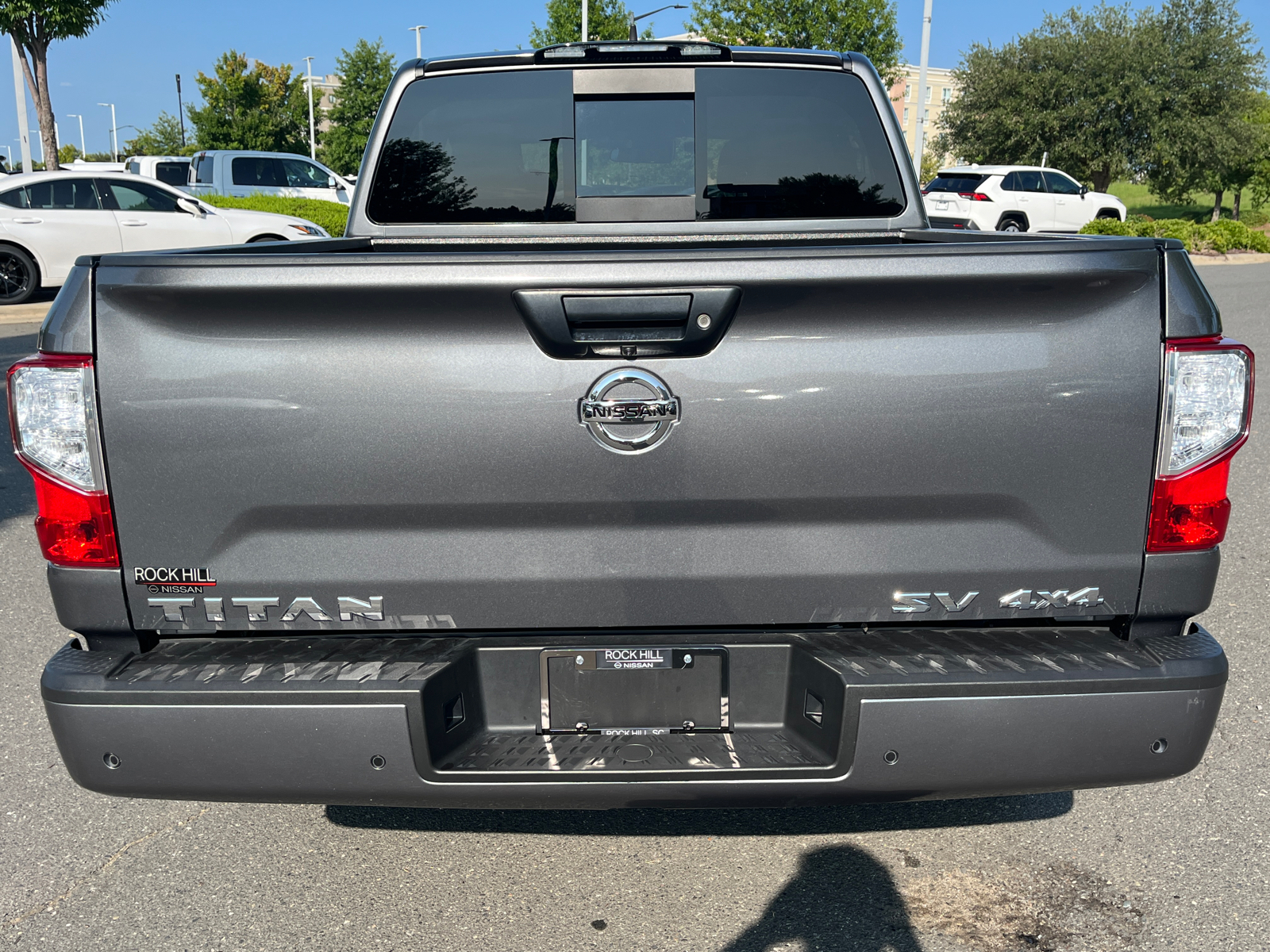 2022 Nissan Titan SV 8