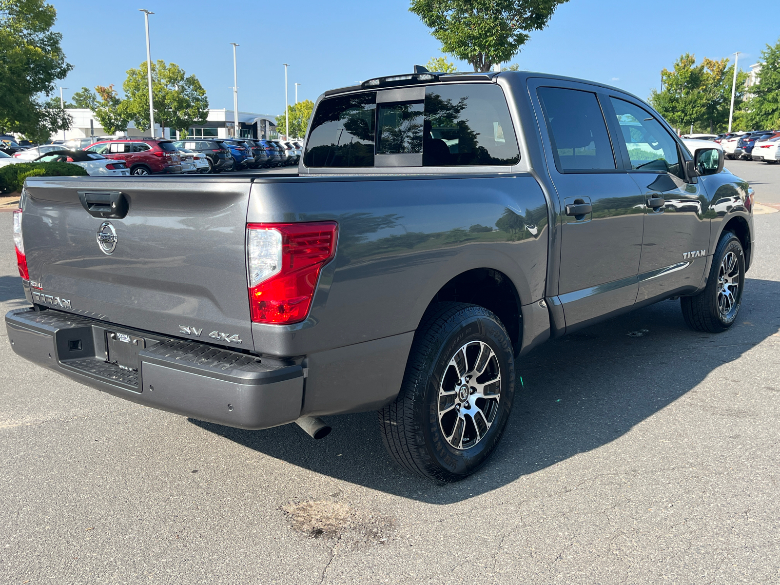 2022 Nissan Titan SV 13