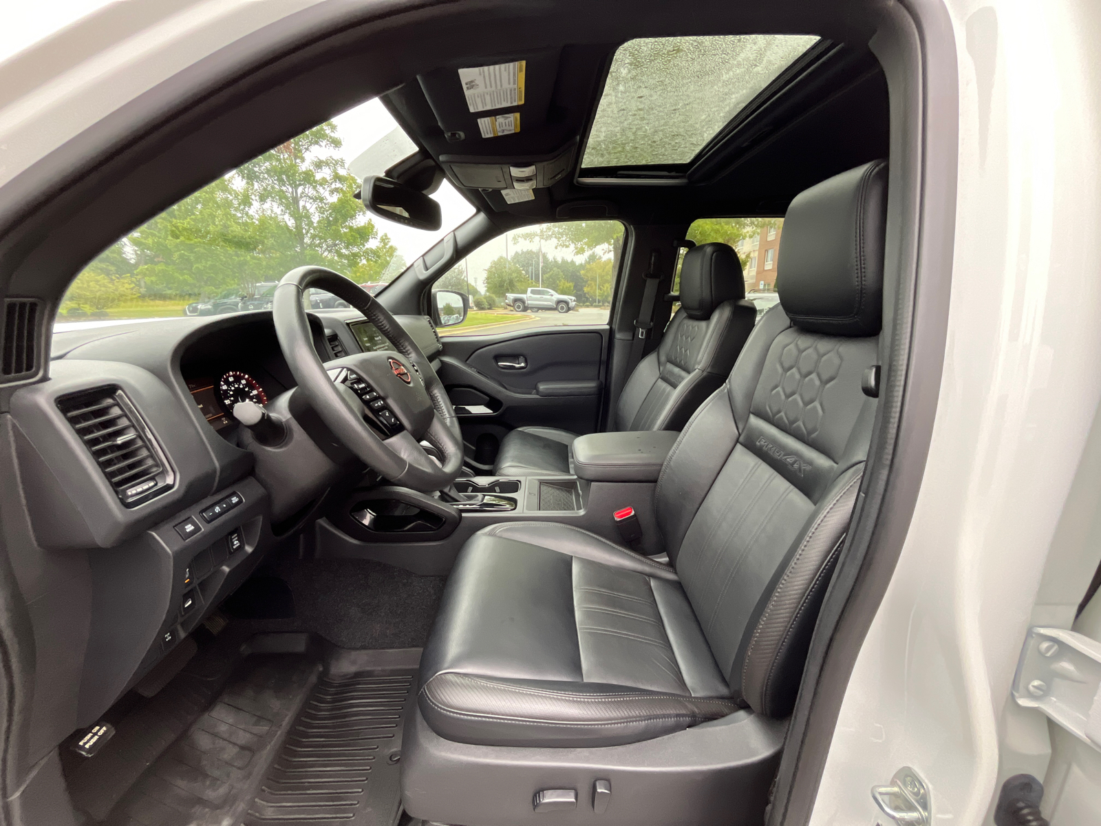 2022 Nissan Frontier PRO-4X 23