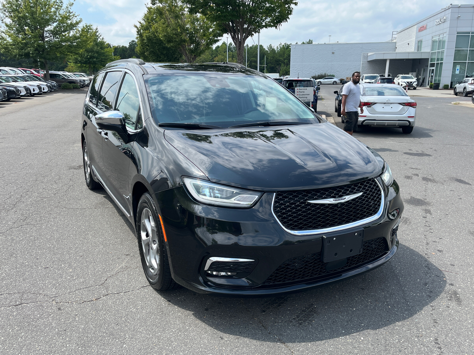 2022 Chrysler Pacifica Limited 1