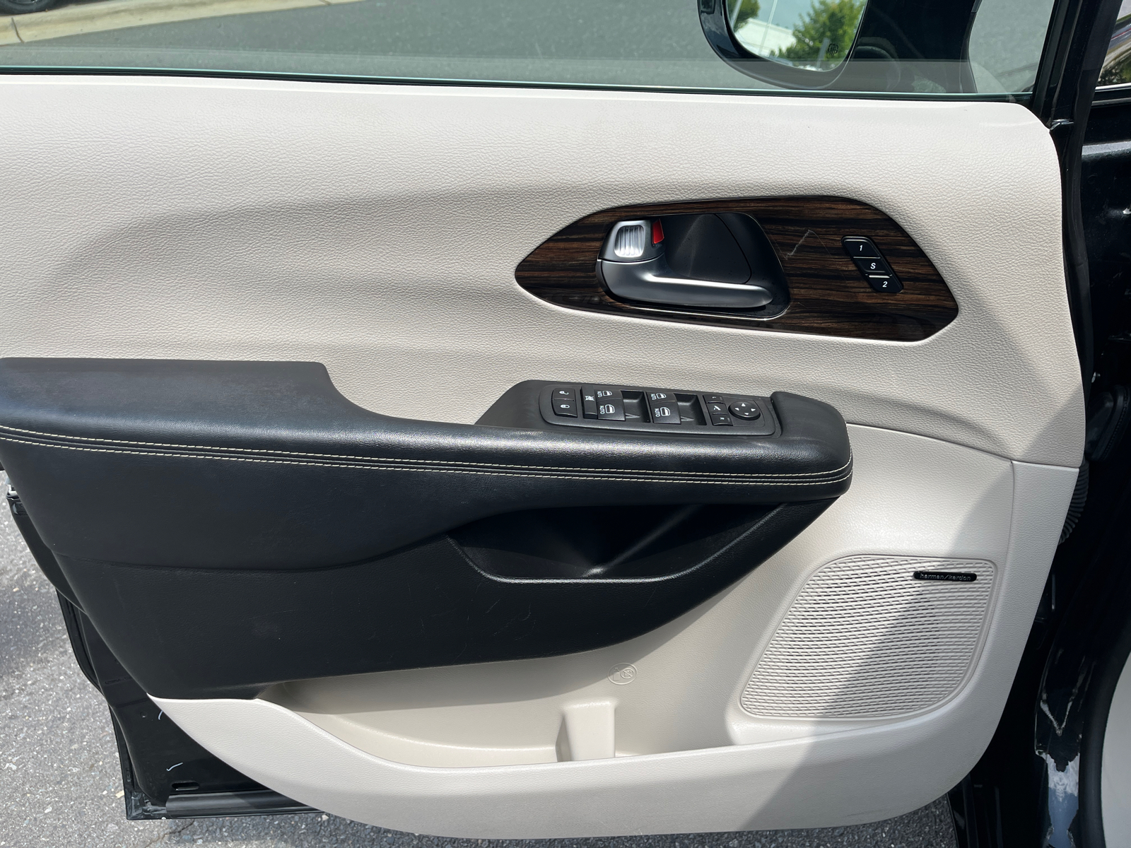 2022 Chrysler Pacifica Limited 14