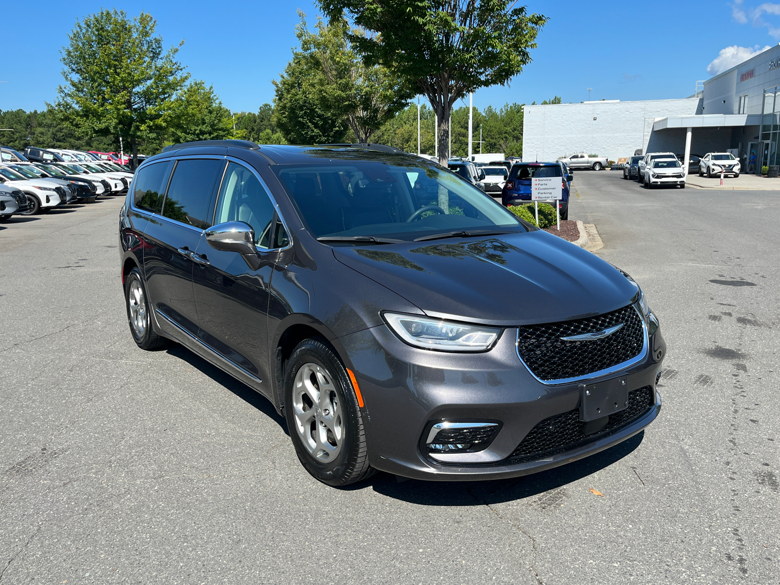 2022 Chrysler Pacifica Limited 1