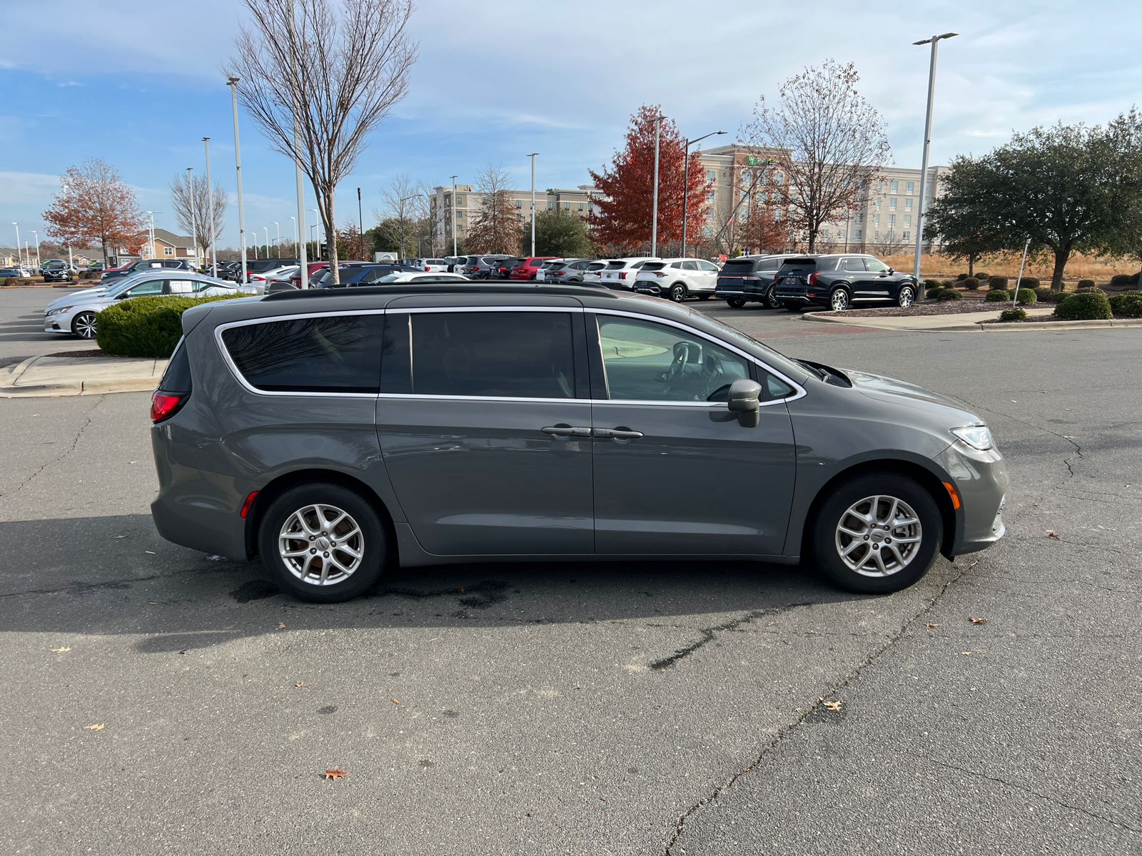 2022 Chrysler Pacifica Touring L 11