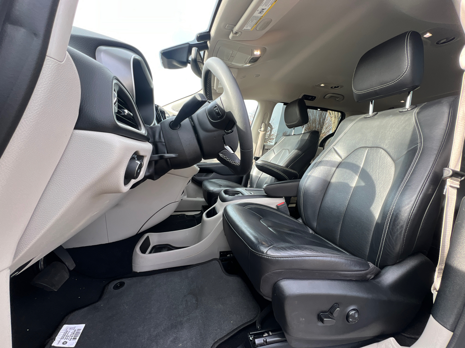 2022 Chrysler Pacifica Touring L 18