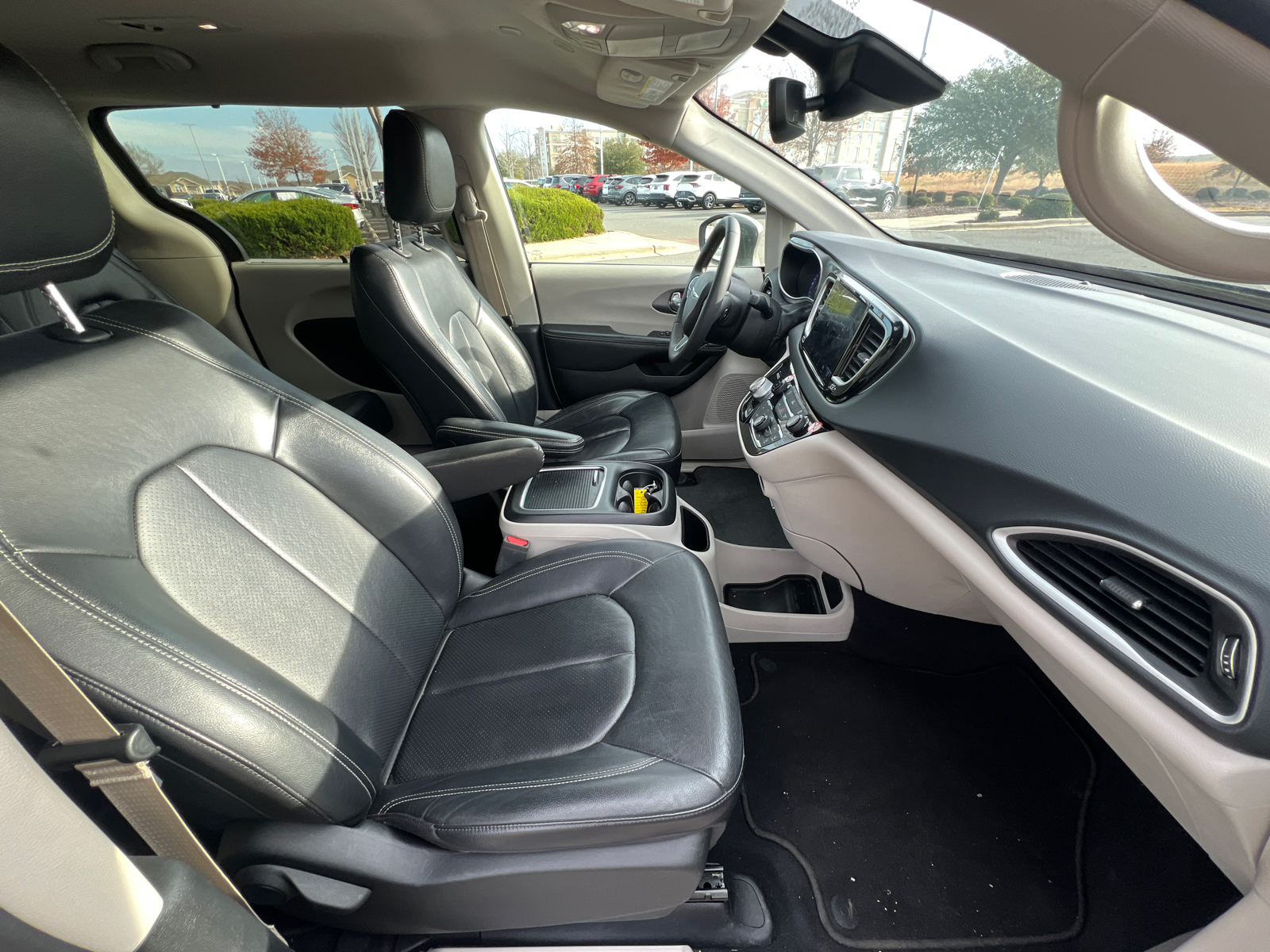 2022 Chrysler Pacifica Touring L 40