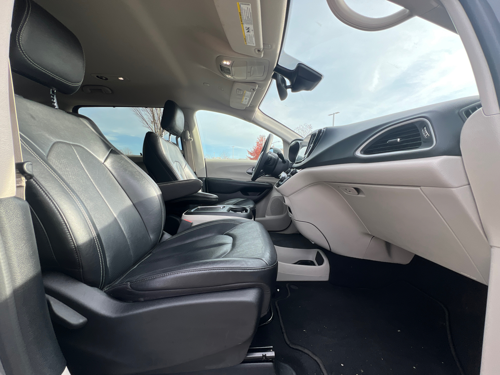 2022 Chrysler Pacifica Touring L 42