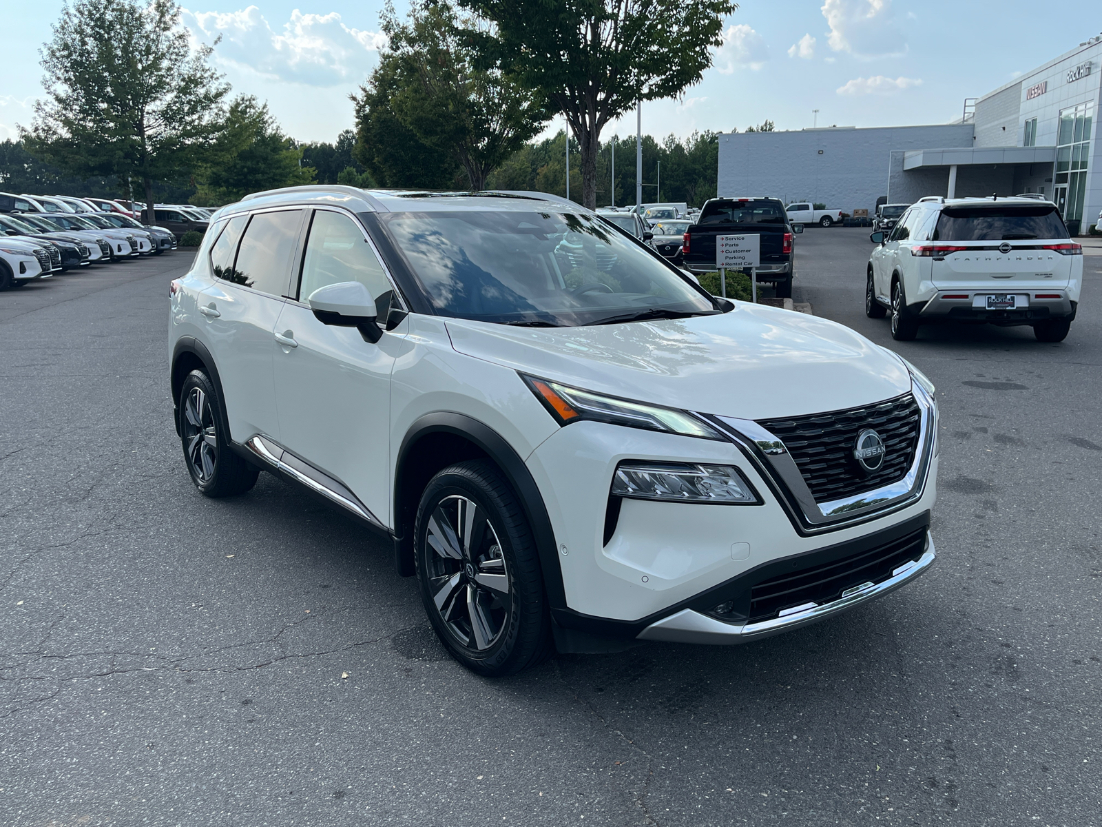 2022 Nissan Rogue Platinum 1