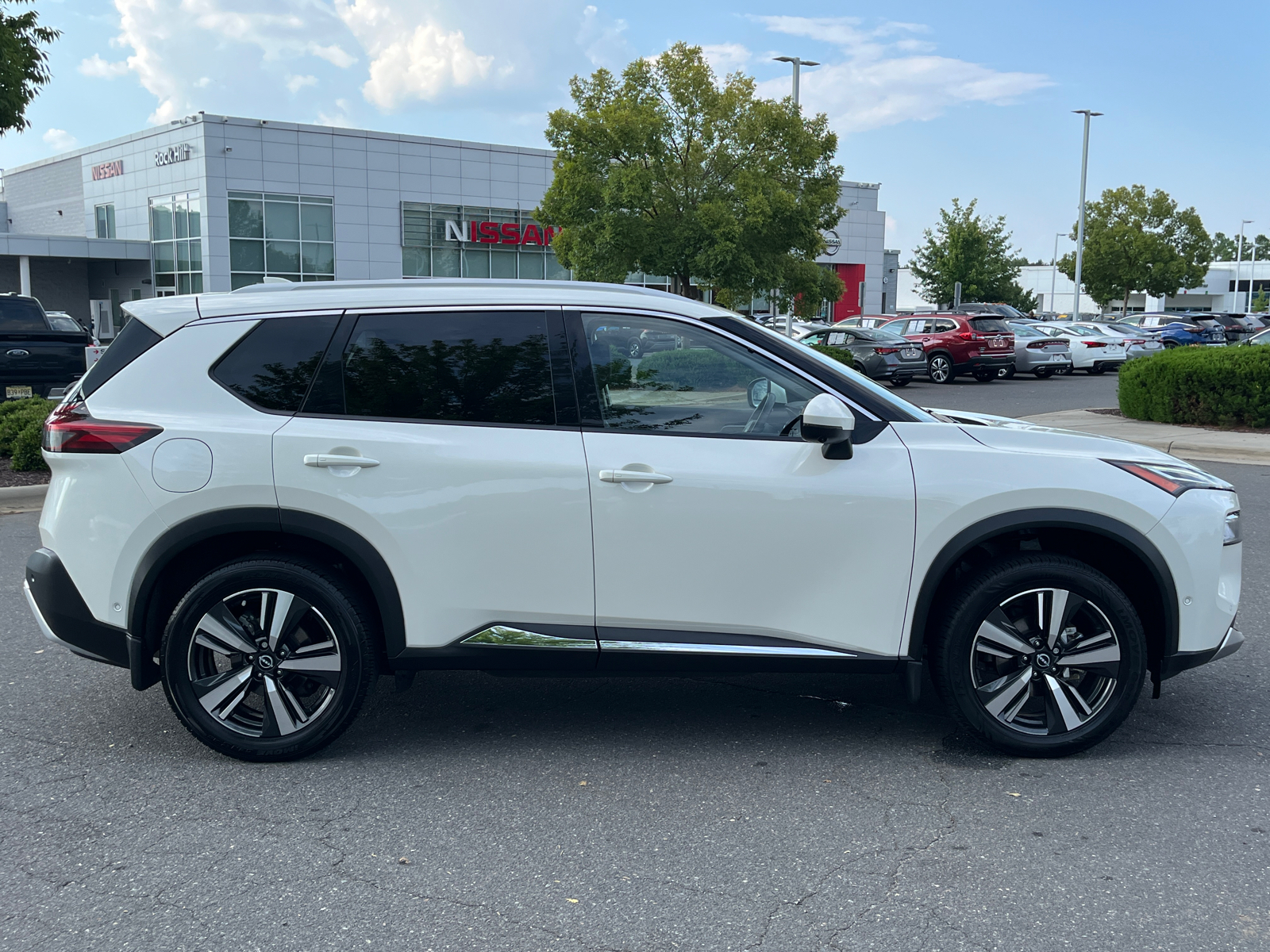 2022 Nissan Rogue Platinum 11