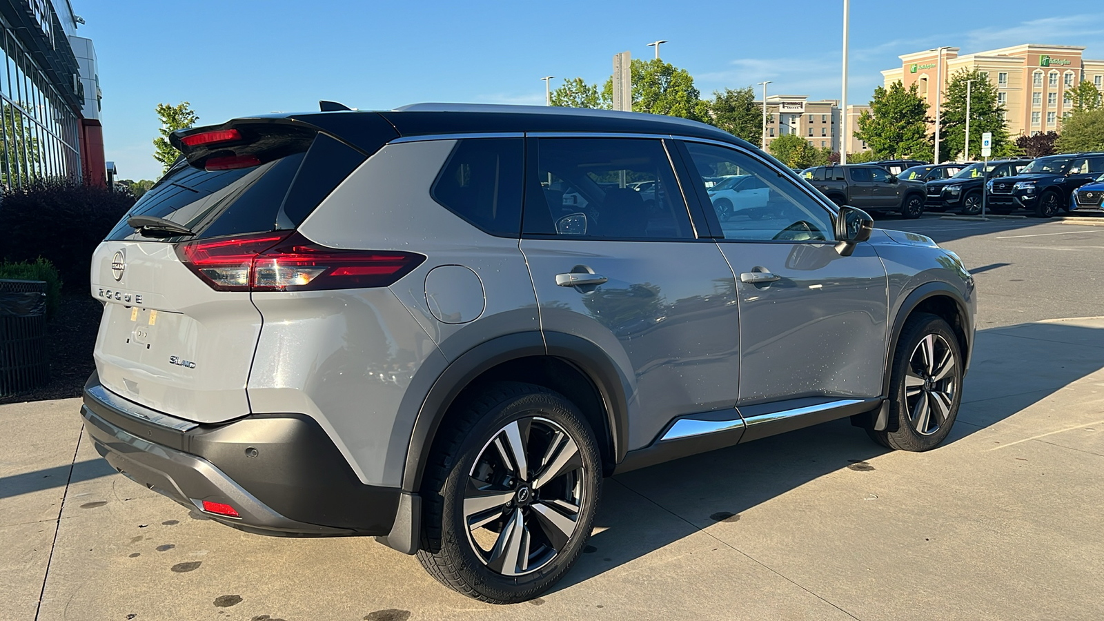 2022 Nissan Rogue SL 5